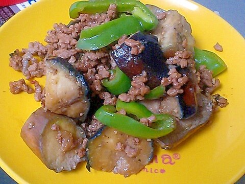 ご飯にかけてどうぞ！茄子とピーマンのひき肉炒め＆丼